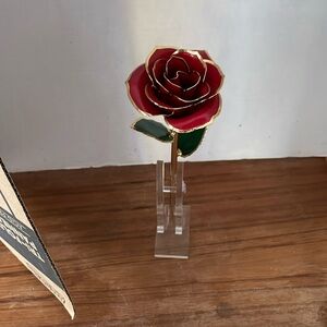 Gomuhom 24k Gold Rose artificial flower with stand and presentation box.